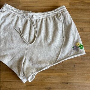 NWT Victoria’s Secret PINK Fleece Curved Hem Shorts Embroidered Floral XL